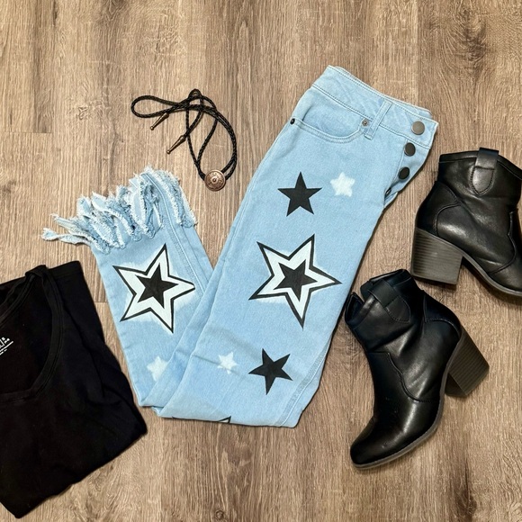 Custom hand-painted jeans - Picture 2 of 13